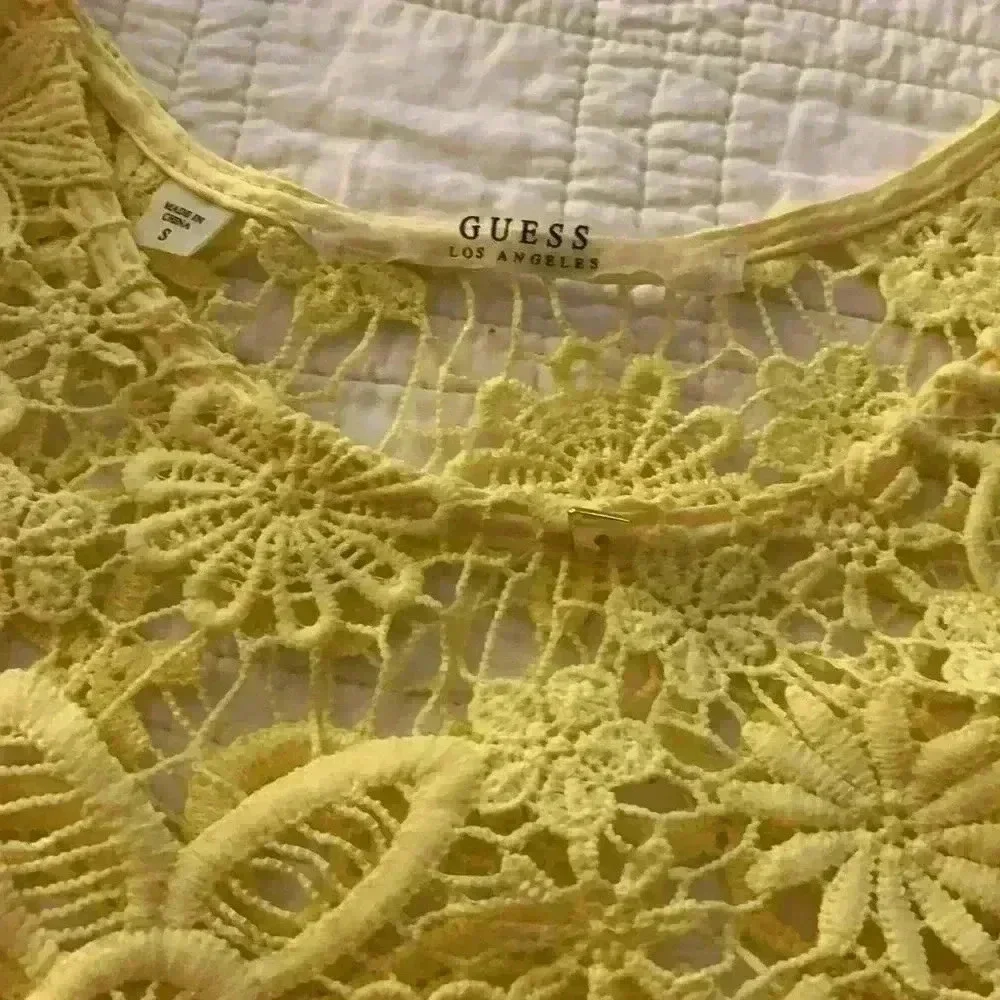 Guess - Picture 4 of 4